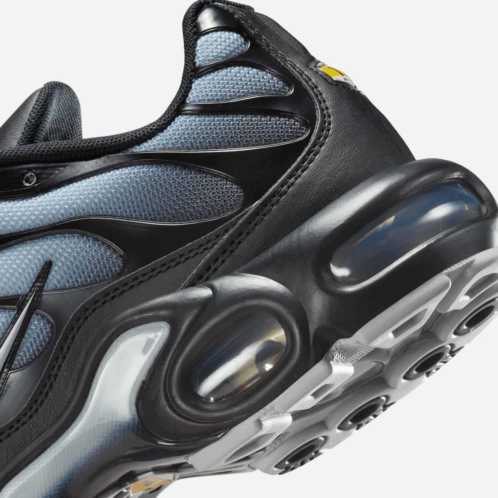 Air Max Plus SE IO0657 001