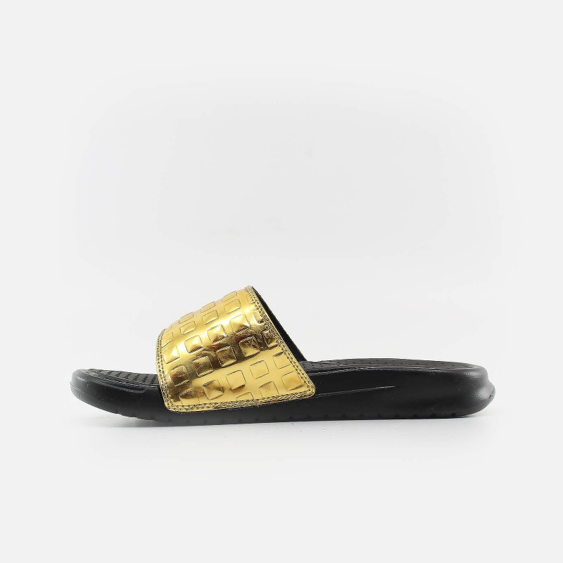 818737 002 WMNS Benassi JDI