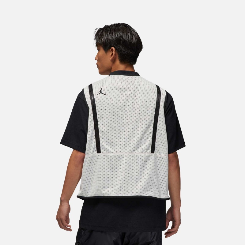 DM1386 030 23 Engineered Vest