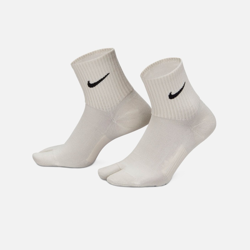 Nike Everyday Plus Lightweight Ankle Split Toe Socks DV9475 072